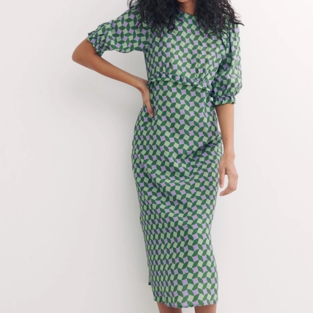 Retro Midi Dress with Sweet Ruffle Detailing